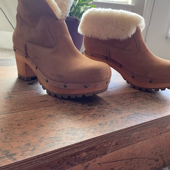 Boot/clog, Thebes, UGGS - Picture 9 of 9